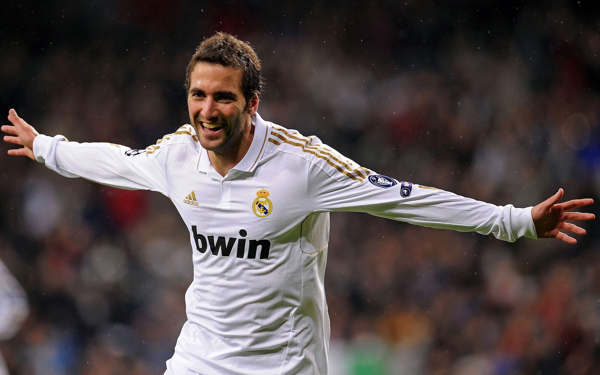 _老鹰快攻突击，场面激烈精彩_，老鹰最快速度